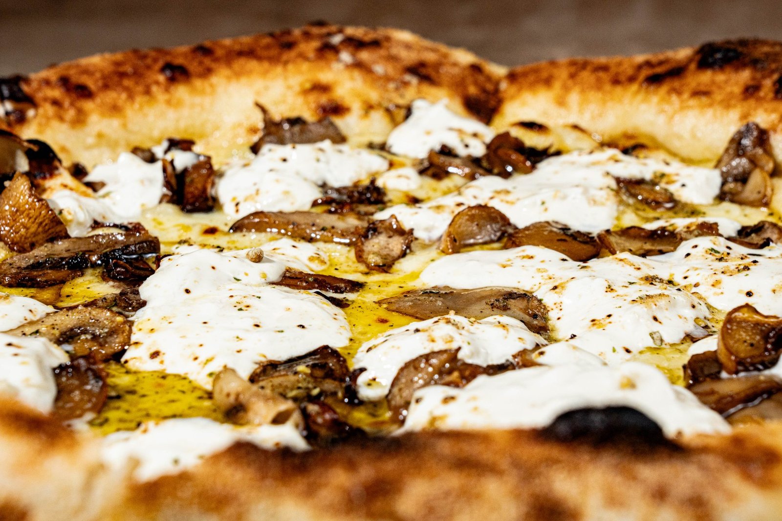 Pizza Funghi, Stracciatella e Tartufo